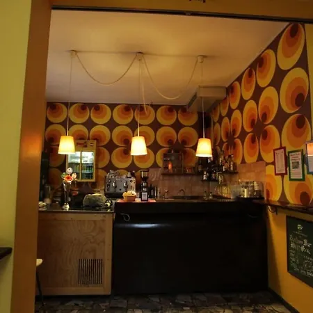 Sunflower Student & Bar ホステル