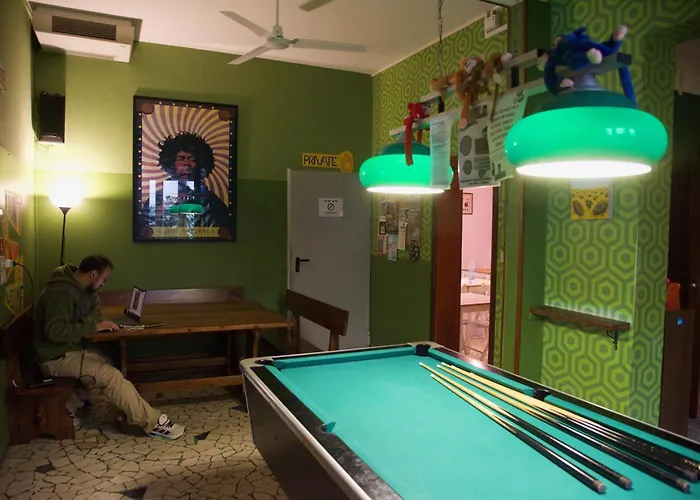 Hostel Sunflower Student & Bar *