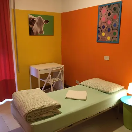 Albergue Sunflower Student & Bar