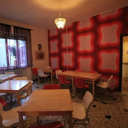 Sunflower Student & Bar Vandrarhem Rimini