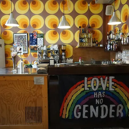 Albergue Sunflower Student & Bar