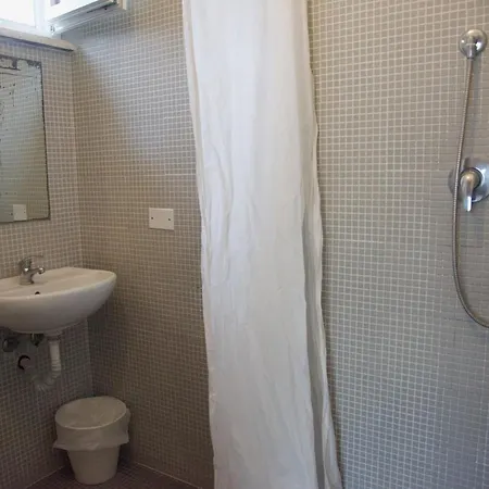 Sunflower Student & Bar Albergue *