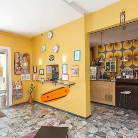 Vandrarhem Sunflower Student & Bar Rimini