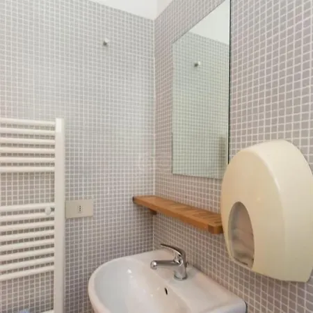 Sunflower Student & Bar Хостел