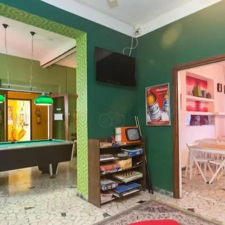 Sunflower Student & Bar بيت شباب *