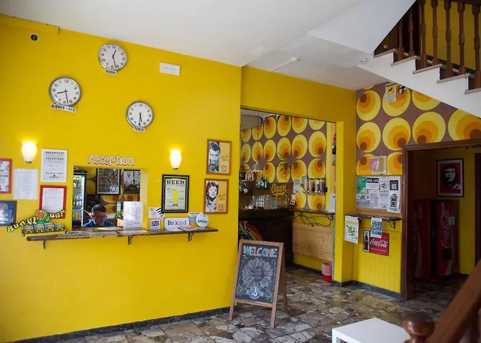 Sunflower Student & Bar Hostel *