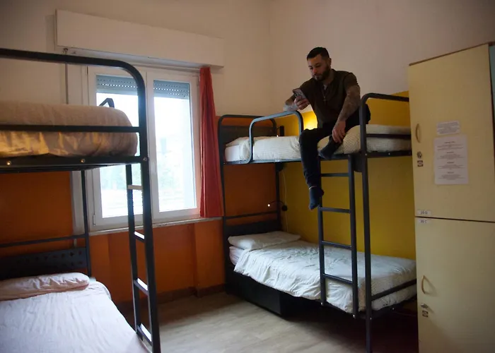 Hostel Sunflower Student & Bar