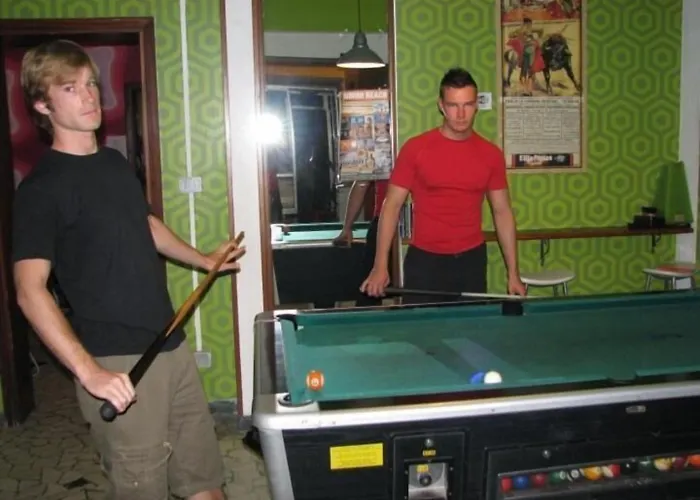 Sunflower Student & Bar Хостел