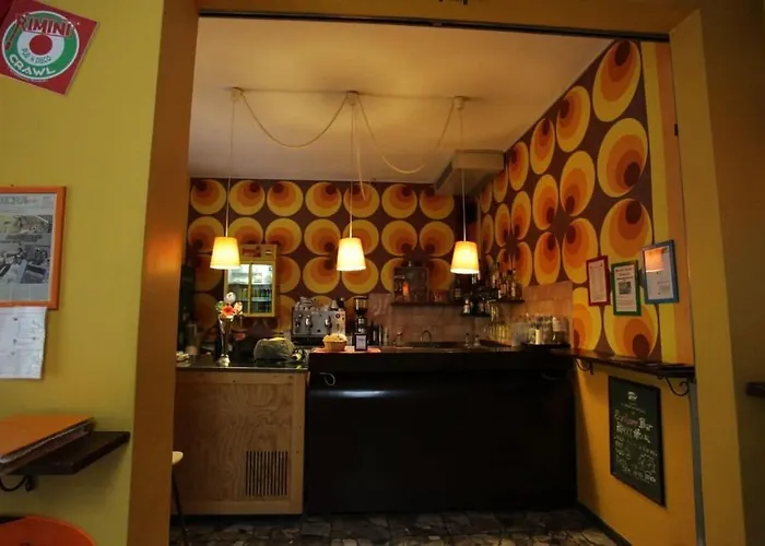 Sunflower Student & Bar Хостел