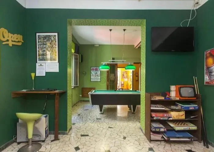 Sunflower Student & Bar Римини