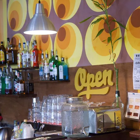 Hostel Sunflower Student & Bar