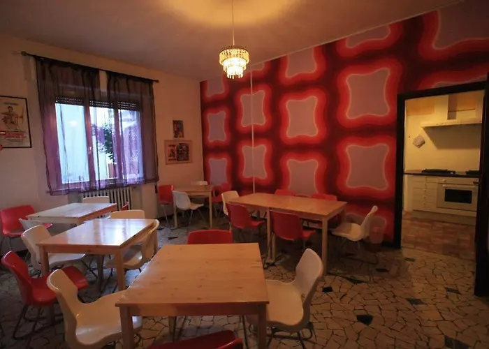 Sunflower Student & Bar Hostel Ρίμινι