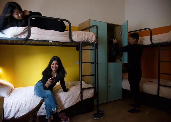 Hostel Sunflower Student & Bar