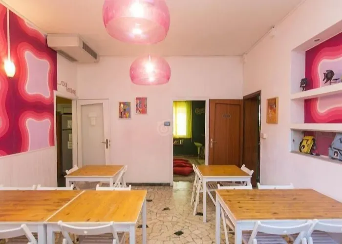 Hostel Sunflower Student & Bar *