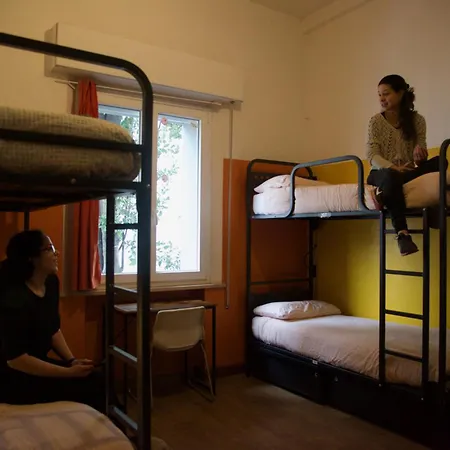 Hostel Sunflower Student & Bar