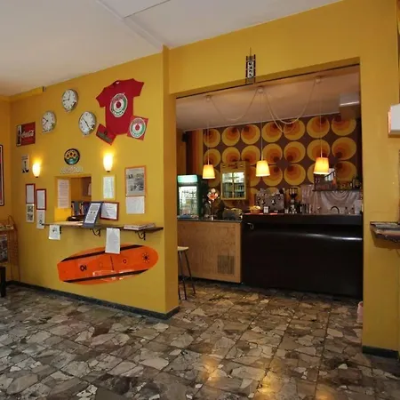 Hostel Sunflower Student & Bar Rimini